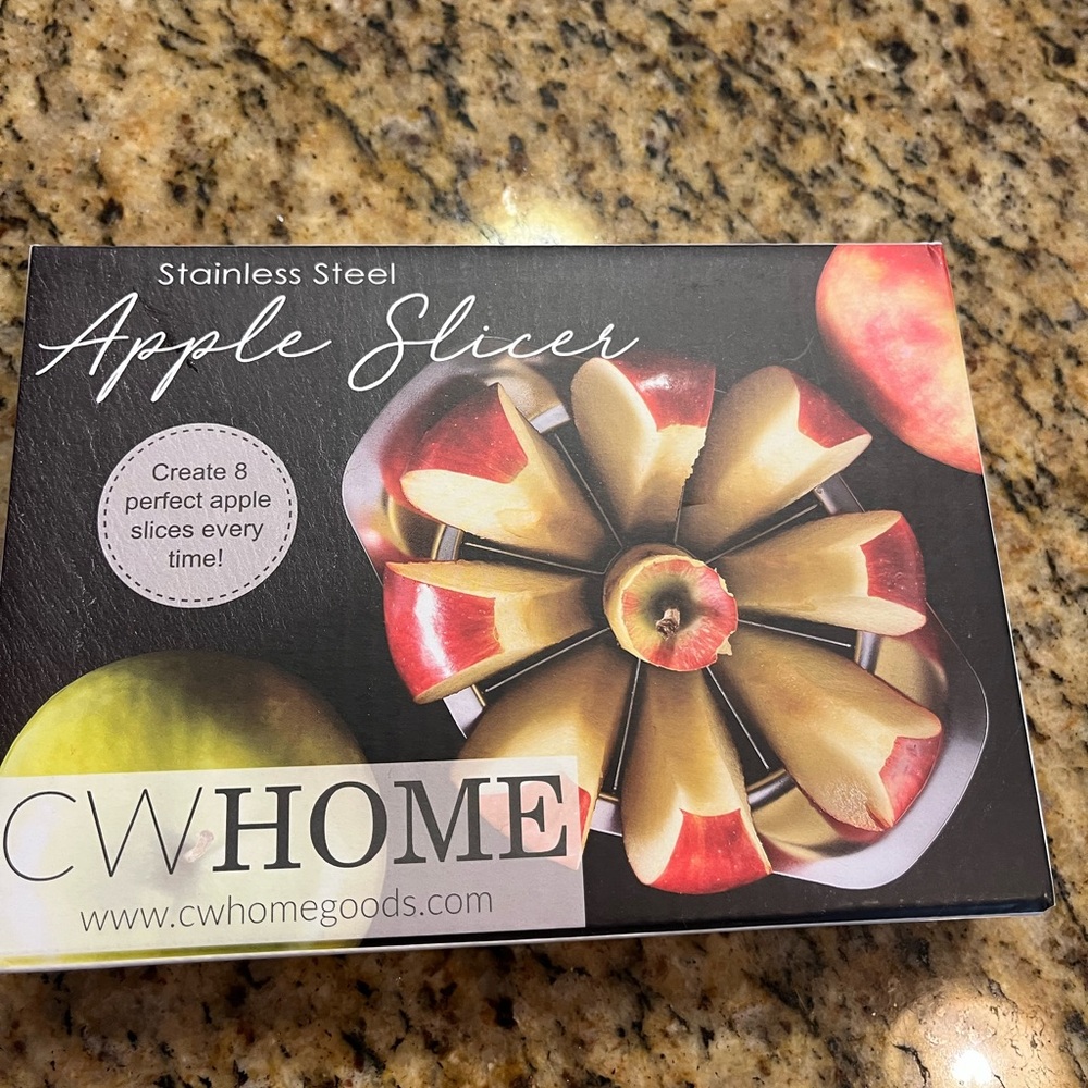 CW HOME Stainless Steel Apple Slicer - Red & Green
